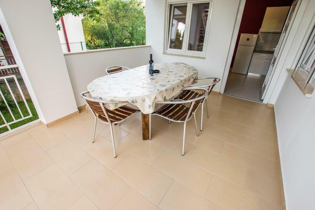 Apartamani Katarina Vl.Ilija Jusup Apartman Stari Grad Kültér fotó