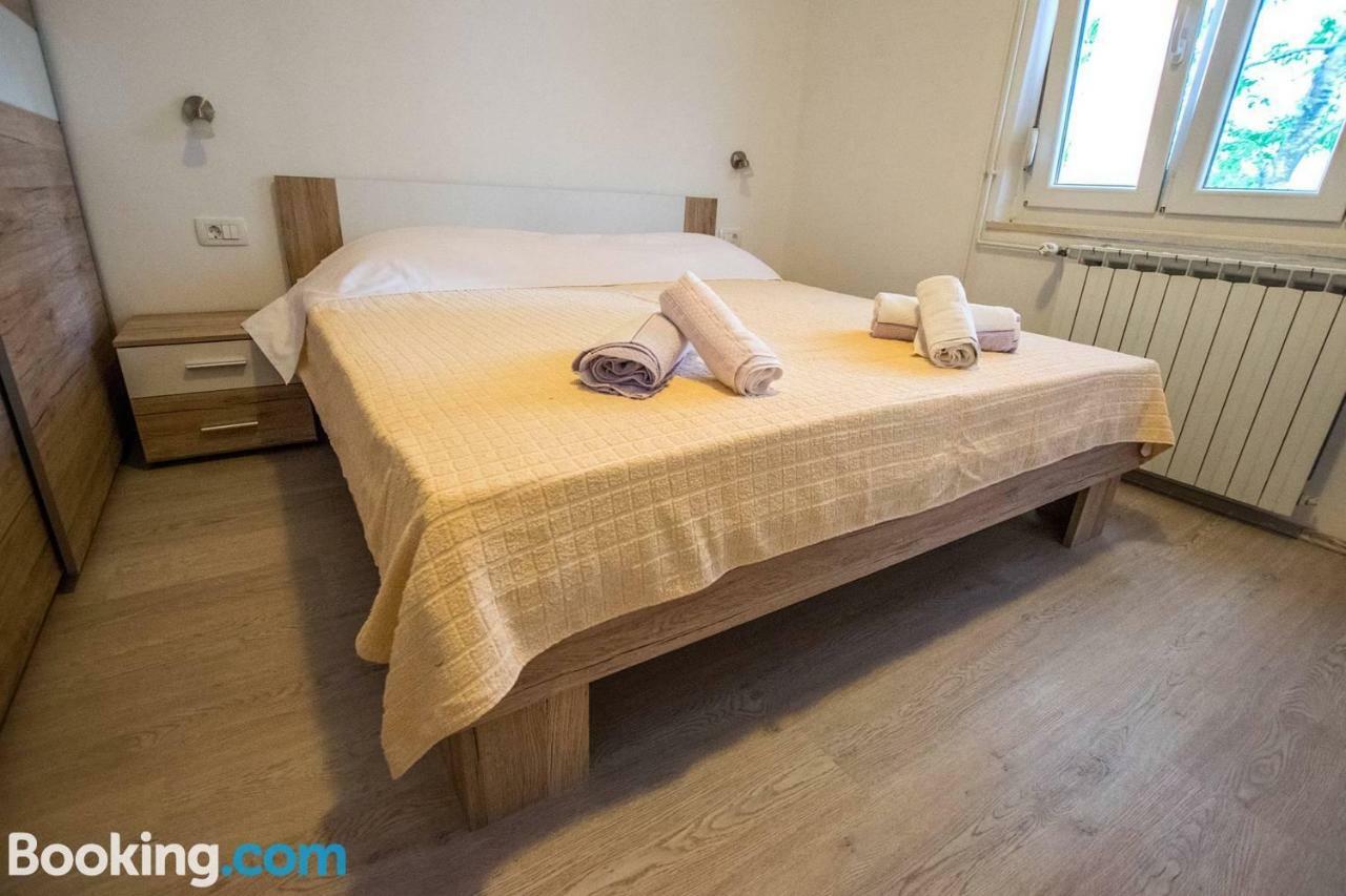 Apartamani Katarina Vl.Ilija Jusup Apartman Stari Grad Kültér fotó