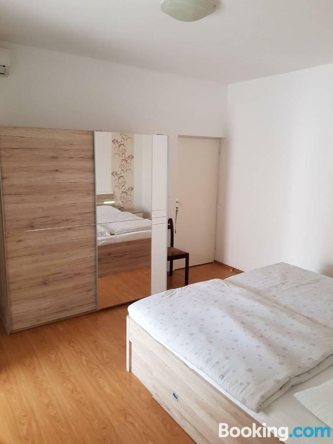 Apartamani Katarina Vl.Ilija Jusup Apartman Stari Grad Kültér fotó